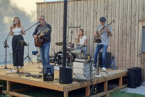 Sommernacht mit der 8 Ball Band